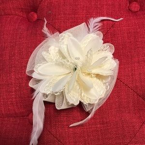Ivory fascinator for any occasion